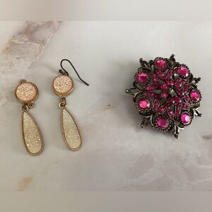 vintage pink 90’s brooch with free euc